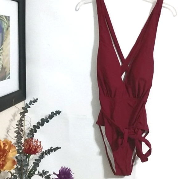 CUPSHE BURGUNDY PLUNGE V-NECK HALTER TIE WRAP STRAP CUTOUT SWIMSUIT SIZE XL NWT - Picture 6 of 11